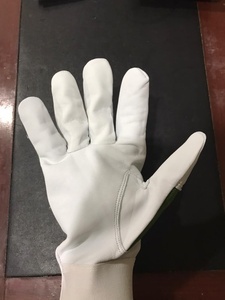 Guantes de jardín para mujer de gran calidad, venta al por mayor, guantes de trabajo de seguridad para manos anticortes de cuero de cabra personalizados con función a prueba de espinas - Product Image 5