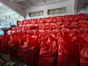 Vente en gros de lots de sacs à main d'occasion mixtes pour femmes, sacs à bandoulière en cuir de marque, sacs fourre-tout et sacs bandoulière de seconde main pour femmes en vrac - Product Image 6