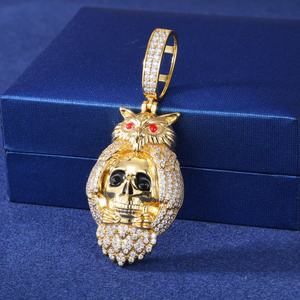 Pendentif Crâne d'Hibou Plaqué Or avec Micro-Incrustations de Strass en Cristal, Bijou Thème Hip-Hop, Cadeau Unisexe - Product Image 1