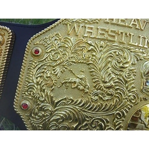 Ceinture de champion personnalisée OEM de qualité supérieure pour la lutte, la boxe, le MMA, avec sangle en cuir, plaques métalliques dorées et logo. - Product Image 6