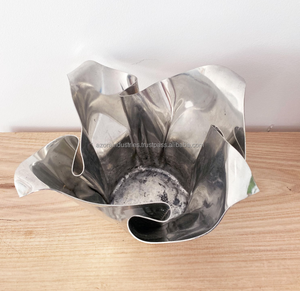 Vase à fleurs moderne en métal froissé en étain de haute qualité, décoration de table intérieure et extérieure, écologique, fait à la main, salon Azora - Product Image 2