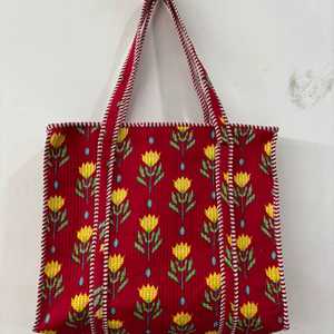 Sacs fourre-tout promotionnels en coton 100% de qualité supérieure, à prix de gros, avec longues poignées, motif lettres, teints, lavables, côtés à soufflets - Product Image 1