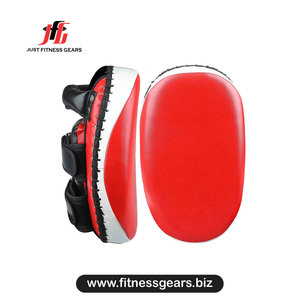 อุปกรณ์ฟิตเนส Just Fitness Gears แผ่นรองเตะคิกบ็อกซิ่ง สีแดงขาว วัสดุ PU ปิดด้วยเวลโคร ระบายอากาศได้ดี สำหรับผู้ใหญ่ ฝึกซ้อมศิลปะการต่อสู้ - Product Image 6