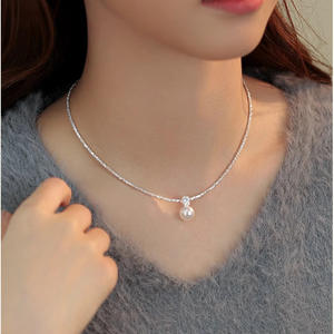 Collier pendentif simple et élégant en argent fin avec une perle unique de la famille Shi, orné de diamants étincelants, chaîne de clavicule - Product Image 5