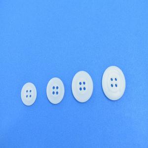Boutons en plastique PE écologiques à 4 trous de 18 mm pour chemise et polo, boutons ronds fabriqués au Vietnam, vente chaude - Product Image 1