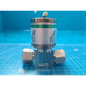 Válvula Química Operada por Aire CKD AGD21R-6RJ, Usada como Pieza de Repuesto para Equipos Semiconductores Legacy - Product Image 2