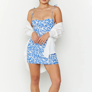 Vestido de tirantes con estampado floral de verano para mujer, sin cuello, dulce, informal, estilo europeo americano, el más vendido, disponible al por mayor. - Product Image 2