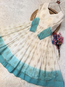 Traje Anarkali Moderno de Seda para Mujer de Dhwaja Export, con Bordado Intenso y Lentejuelas, Largo hasta el Suelo, para Todas las Temporadas - Product Image 6