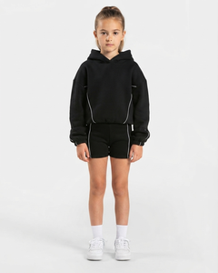 Conjunto Deportivo para Niñas, Sudadera con Capucha Extra Grande y Pantalones Deportivos en Color Negro con Líneas en Contraste, en Algodón Suave, Fabricante OEM - Product Image 2