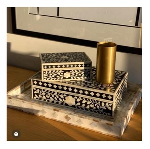 Collier d'anneaux de stockage organisationnels à double ombrage en os et incrustation de résine naturels de conception moderne artisanale Autres articles décoratifs - Product Image 1