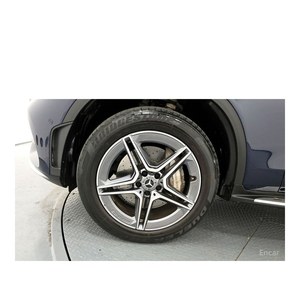 Mercedes-Benz GLC300e 4MATIC Coupé GLC-Class 2023 avec boîte de vitesses automatique 4 roues motrices, sièges en cuir, caméra arrière, 36 634 km - Product Image 5