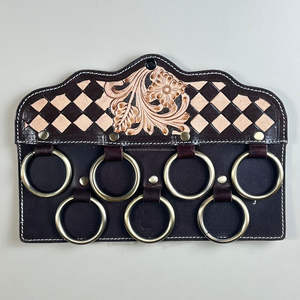 Organizador de Bufandas de Cuero Genuino con Diseño a Cuadros Hecho a Mano, Estilo Rústico Occidental, con Anillos de Latón - Product Image 4