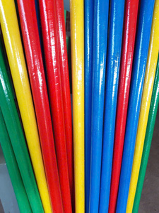 Manches de balai en bois colorés de 45 pouces, légers, style italien à vis, poils durs pour le nettoyage des sols domestiques - Product Image 1