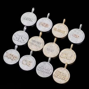 Colgante de disco grande 3D personalizado con letras de moissanita plateada, chapado en oro blanco, amarillo y rosa, joyería personalizada - Product Image 3