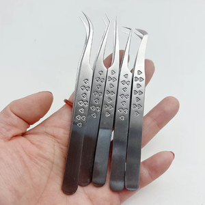 Pince à épiler professionnelle en acier inoxydable argenté à 45 degrés pour extensions de cils, prise en main parfaite, pointe plate inclinée, longueur 10 mm - Product Image 6
