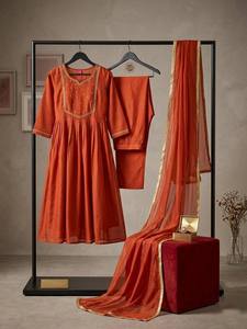 Conjunto de traje Anarkali de seda romana más vendido con pantalón y dupatta, elegante ropa de fiesta para mujer, disponible para ocasiones festivas. - Product Image 1