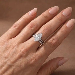 Anillo de Compromiso Solitario de Moissanita 925 de 4.0 Quilates con Corte Marquesa y Banda Pavé en Oro Blanco Chapado con Certificado IGI - Product Image 1