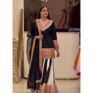 Lehenga Premium en Tulle Monochrome avec Paillettes, Perles Bugle, Fil Resham, Broderie Zardosi, Semi-Couture, Dupatta de Mariage AARIKA Rapide - Product Image 1