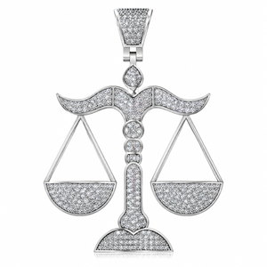 Colgantes y dijes de diamantes cultivados en laboratorio, modernos y personalizados, de plata 925 chapada en oro, con diseño de báscula de la justicia, ideales como regalos de joyería. - Product Image 1
