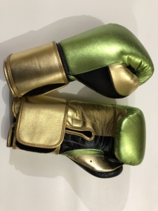 Gants de boxe en cuir de vachette avec logo personnalisé, gants d'entraînement professionnels pour la boxe, le kickboxing, le MMA, vente en gros directe - Product Image 1