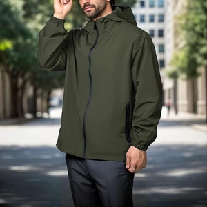Veste coupe-vent légère à capuche pour homme, couleur unie, fermeture éclair, vêtement d'extérieur décontracté pour le printemps, imperméable, en polyester - Product Image 1