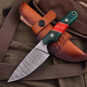 Couteau à dépecer à lame fixe en acier Damas forgé à la main avec étui, couteau de chasse et de camping personnalisé OEM à lame pleine avec manche haut de gamme - Product Image 1