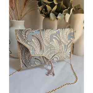 Sac à main artisanal de luxe indien, multicolore, forme baguette, durable, style ethnique, fait main, accessoires de mode en cristal, pour un usage décontracté - Product Image 4