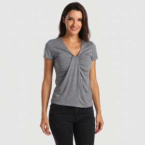 Camiseta de punto gris para mujer con cuello en V y manga corta, con abertura frontal, ajuste casual, mezcla de algodón y spandex, modelo 2027, hecha en Bangladesh. - Product Image 1