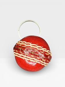 Porte-clés balle de cricket avec logo personnalisé OEM Porte-clés en cuir véritable avec promotions pour les fans de cricket - Product Image 3