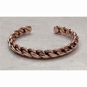 Bracelet manchette traditionnel fait main en cuivre pur, forme circulaire avec quatre cordes fines, idéal pour cadeaux de mariage et fêtes, artisanat métallique - Product Image 3