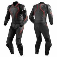 Combinaison de moto unisexe en cuir à manches longues, noire avec accents rouges et blancs, design une pièce avec fermeture éclair, panneaux réfléchissants, toutes saisons