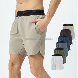 Pantalones cortos deportivos de malla transpirable para hombre, pantalones cortos de entrenamiento con abertura lateral de secado rápido, pantalones cortos deportivos ligeros para gimnasio con bolsillos - Product Image 1