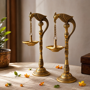 Lampe à huile suspendue Hamsa en laiton faite à la main, style traditionnel Hamsa Vilakku, chaîne Diya, Deepam pour temple, fabricant et fournisseur OEM en gros - Product Image 3