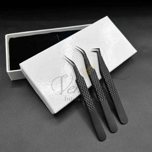 Vente en gros de nouvelles pinces à cils professionnelles à poignée diamantée avec logo personnalisé pince à cils en acier durable tout noir - Product Image 4