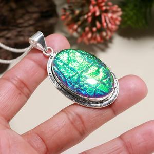 Élégant pendentif triple opale verte en argent sterling plaqué or, serti clos, style vintage, bijou de fiançailles, cadeau pour elle - Product Image 1