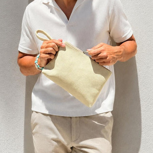Bolso de viaje tipo clutch de cuero premium, organizador diseñado para pasaportes, tarjetas, teléfono, efectivo y accesorios esenciales, en venta. - Product Image 3