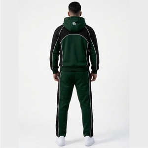 Conjunto de 2 Piezas de Sudadera con Capucha y Pantalones Deportivos de Felpa Gruesa de 400 g/m², Color Verde Oscuro con Paneles en Contraste Negro y Ribete Blanco, Estilo Techwear - Product Image 2