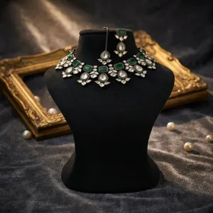 Ensemble collier et boucles d'oreilles en argent plaqué Kundan, design pierre de haute qualité, attrayant, pour femmes, bijoux de créateur pour mariage. - Product Image 1