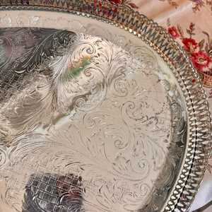 Assiette de présentation en fer nickelé au design standard pour la maison et les tables de mariage, plateau décoratif en métal fait main - Product Image 4