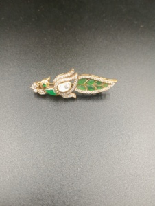 Broche en forme d'aigle plaquée or avec émail vert, moissanite et pierres Polki pour accessoire de bijoux de fiançailles unisexe - Product Image 4