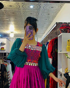 Nouvelle arrivée : Robes de mariée afghanes Kuchi modernes, longueur genoux, faites à la main, broderies tribales multicolores, appliques, robe afghane Kuchi. - Product Image 3