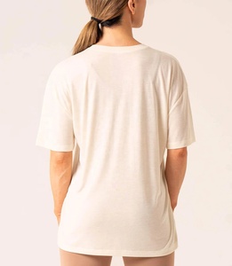 เสื้อยืดผู้หญิงโพลีเอสเตอร์ทรงหลวมใส่สบายสำหรับฤดูร้อน ขายดีรุ่นใหม่ เป็นมิตรกับสิ่งแวดล้อม แห้งเร็ว ปักโลโก้ พิมพ์ลายทอ แฟชั่น ราคาถูก - Product Image 3