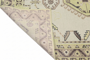 Tapis d'appoint en laine tufté à la main, motif géométrique médaillon vert clair vieilli, antidérapant, avec envers écologique, à poils moyens, pour hôtel - Product Image 6