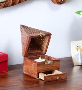 Modern Ceramic Incense Burner with Arabic Pattern and Gold Accents for Aromatherapy Use - Product Image 6