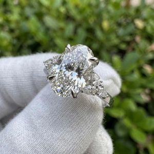 Exclusivo Anillo de Compromiso con Diamante Cultivado en Laboratorio, Corte Ovalado de 3 Quilates, E VVS2 VS1, Certificado IGI, con Piedra Lateral en Forma de Pera, Chapado en Oro de 10K/14K/18K - Product Image 2