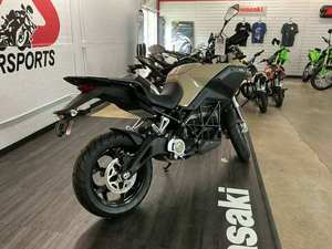 Motocicleta de Calle DS 2025 de Alto Rendimiento, Fabricada en Aluminio y Acero, Disponible en Stock, Envío Rápido a Todo el Mundo - Product Image 1