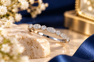Anillo de Compromiso de Diamante Natural para Mujer, Oro Sólido de 14K, Corte Redondo, Banda Pavé, Certificado - Product Image 2