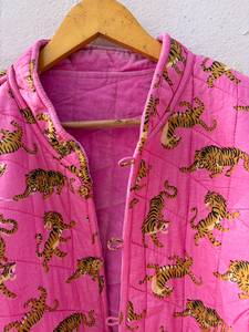 เสื้อแจ็คเก็ตผ้ากำมะหยี่สีชมพูพิมพ์ลายเสือแบบกลับด้านได้  บุด้วยผ้าฝ้าย  ทรงยาว  ระบายอากาศได้ดี  เป็นมิตรกับสิ่งแวดล้อม  สำหรับผู้หญิง  เสื้อโค้ทฤดูหนาว  งานแฮนด์เมด - Product Image 4