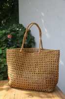 Sac en crochet fait main avec motif de fleur d'hibiscus rouge, style bohème, sac fourre-tout en coton, décoration intérieure