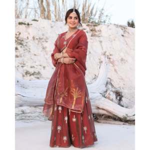 Ensemble Lehenga en mousseline de soie marron avec haut à manches trois-quarts, taille XS, imprimé feuille d'arbre - Product Image 2